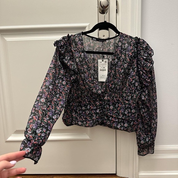 Zara floral blouse💐 Never worn - in perfect condition. - Picture 2 of 3